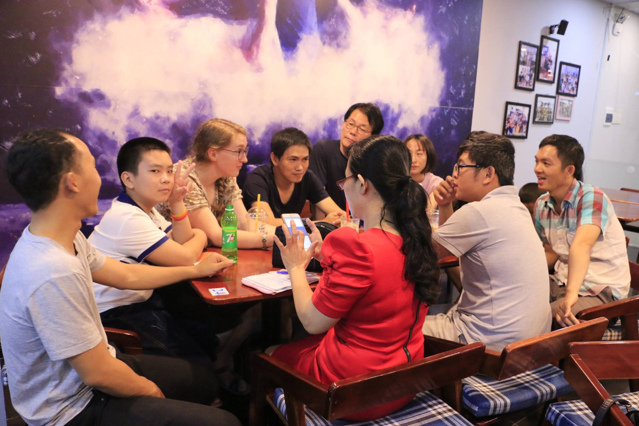 Câu lạc bộ tiếng Anh Vision English Cafe